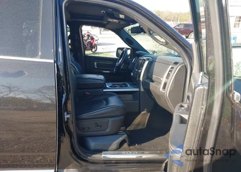 2017 Ram 1500 Limited 4X4 5'7 Box z USA, uszkodzony, nr VIN 1C6RR7PT5HS637804